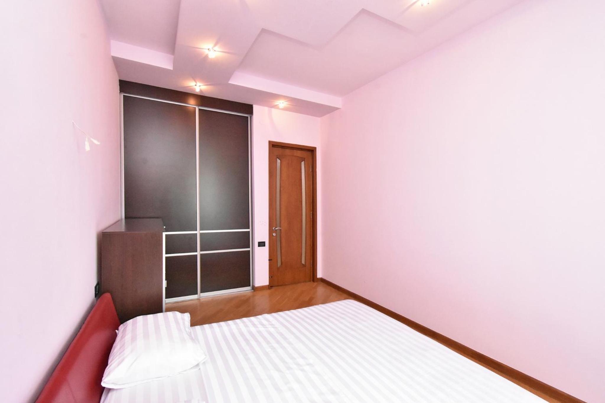 Amiryan street, 3 bedrooms Grand and Sunny apartmet AM2711