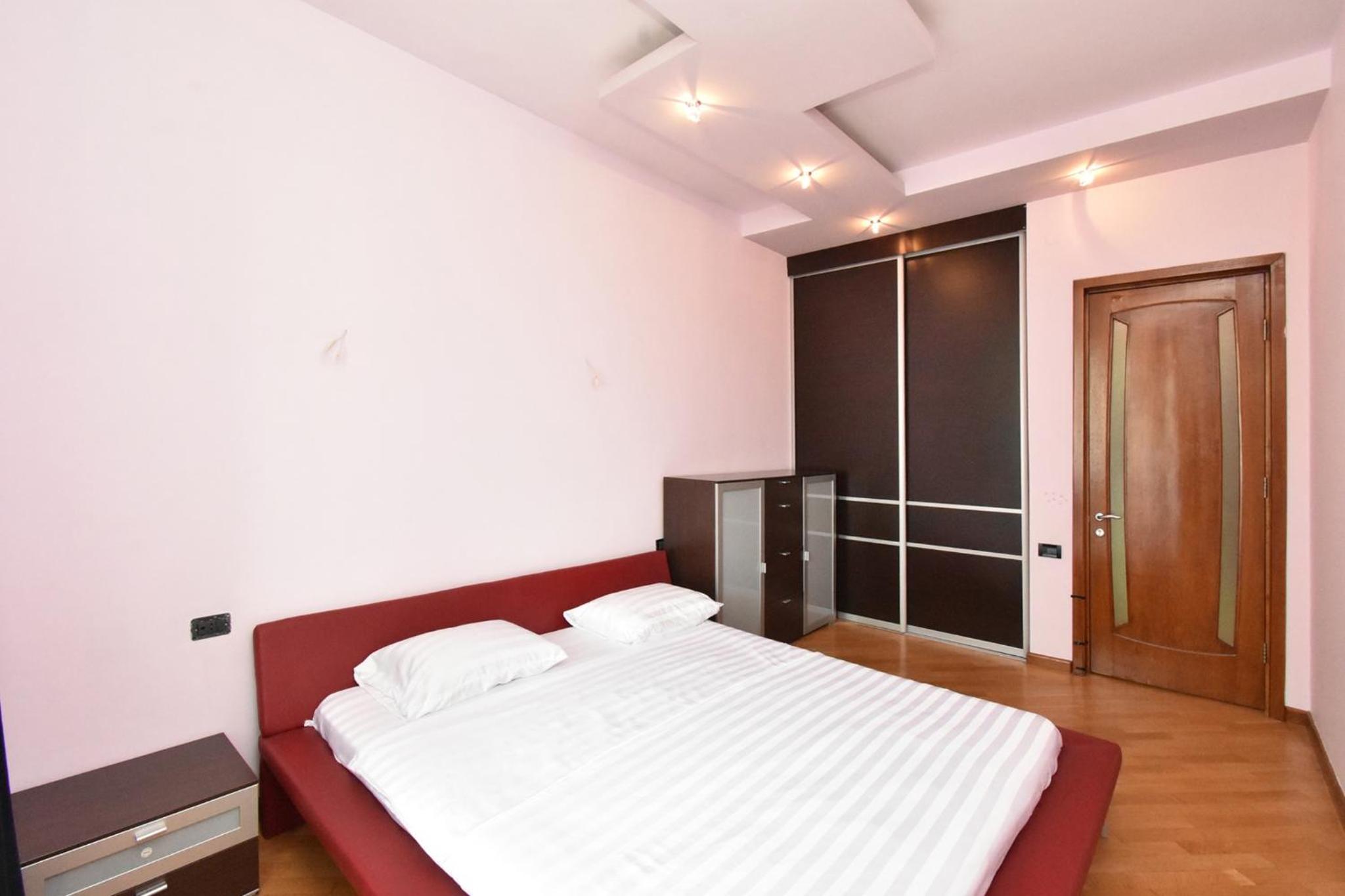 Amiryan street, 3 bedrooms Grand and Sunny apartmet AM2711