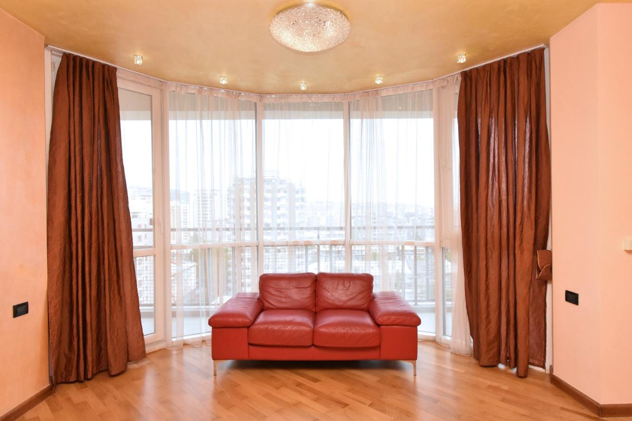 Amiryan street, 3 bedrooms Grand and Sunny apartmet AM2711