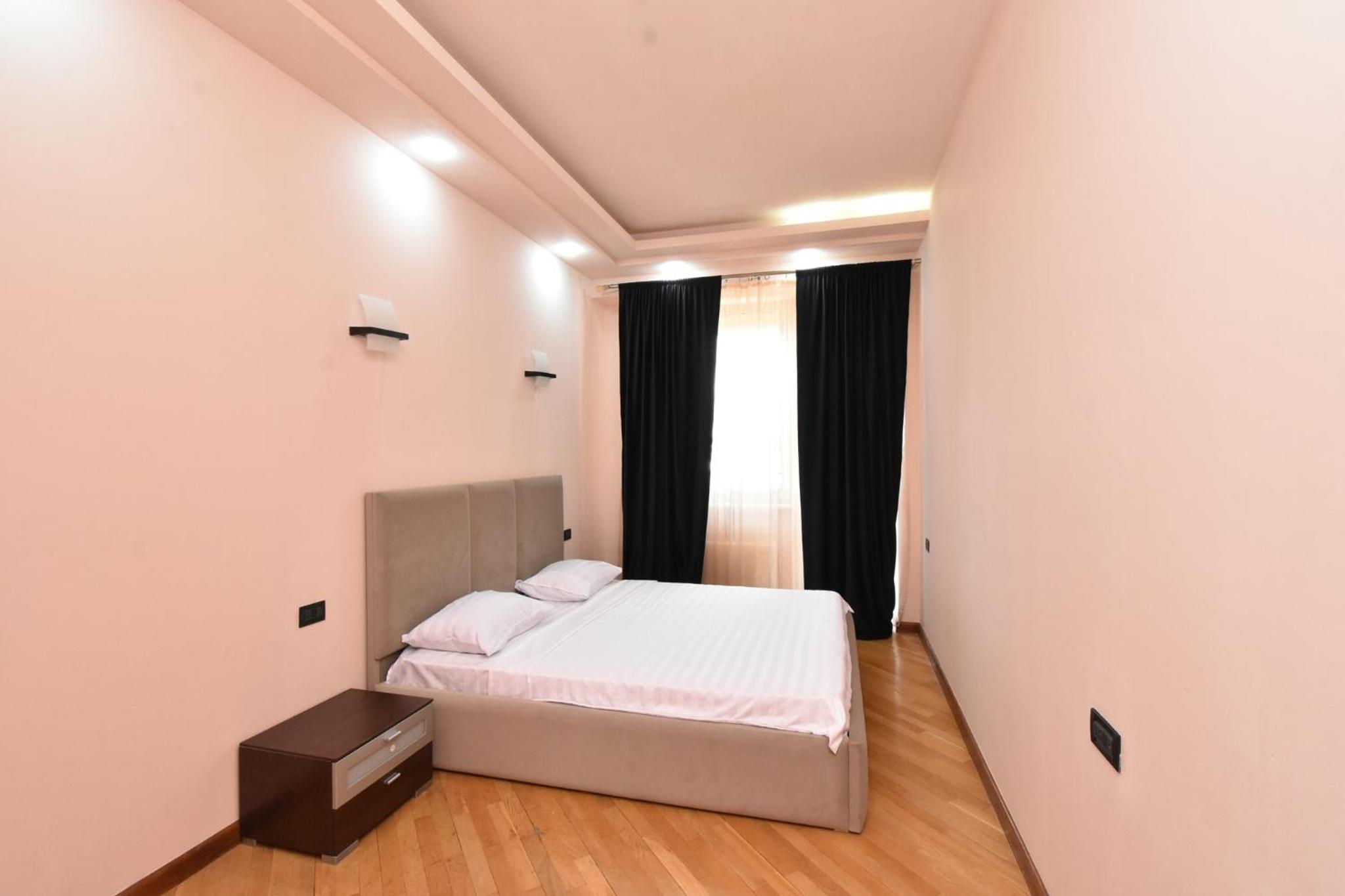 Amiryan street, 3 bedrooms Grand and Sunny apartmet AM2711