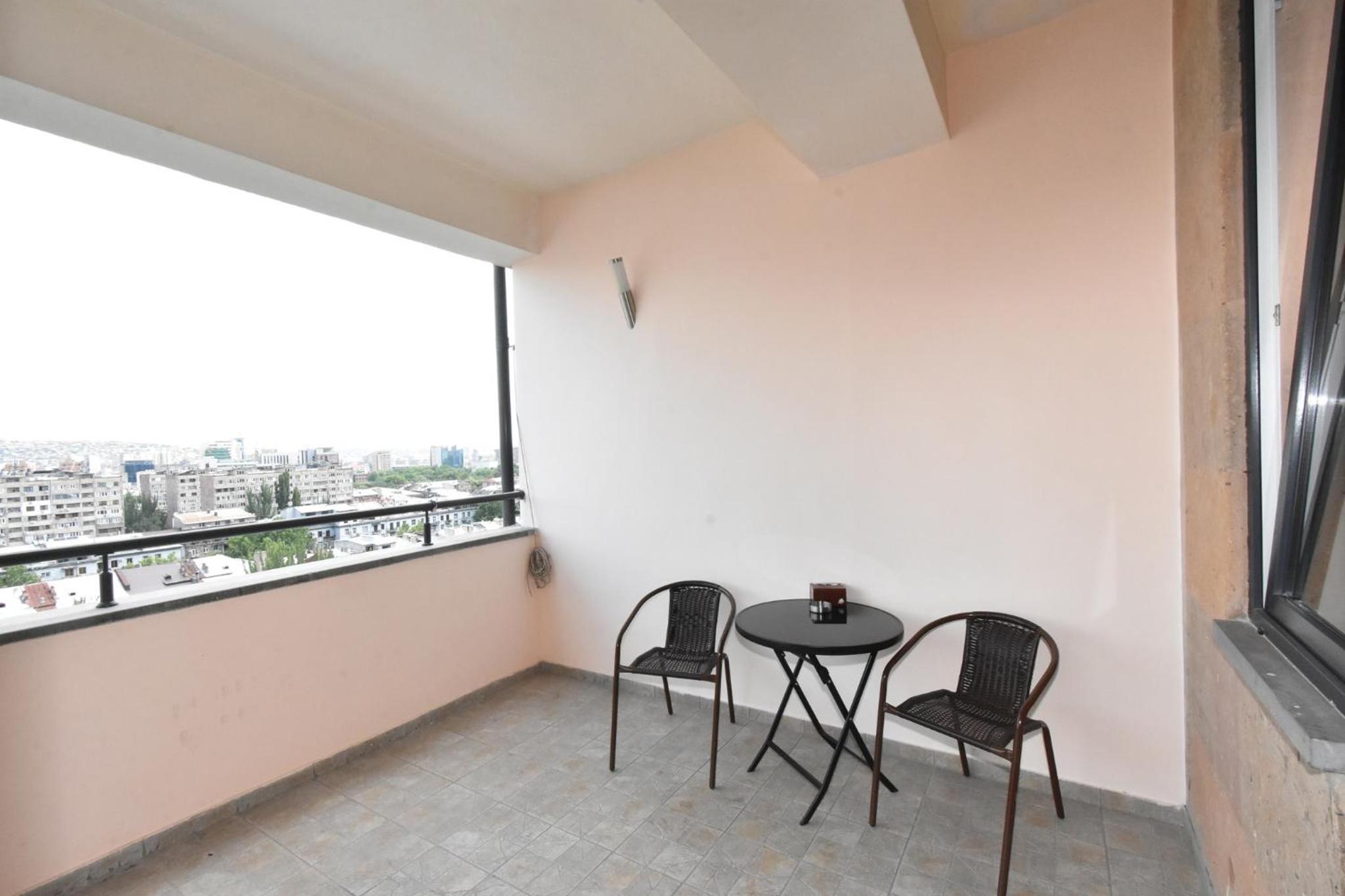 Amiryan street, 3 bedrooms Grand and Sunny apartmet AM2711