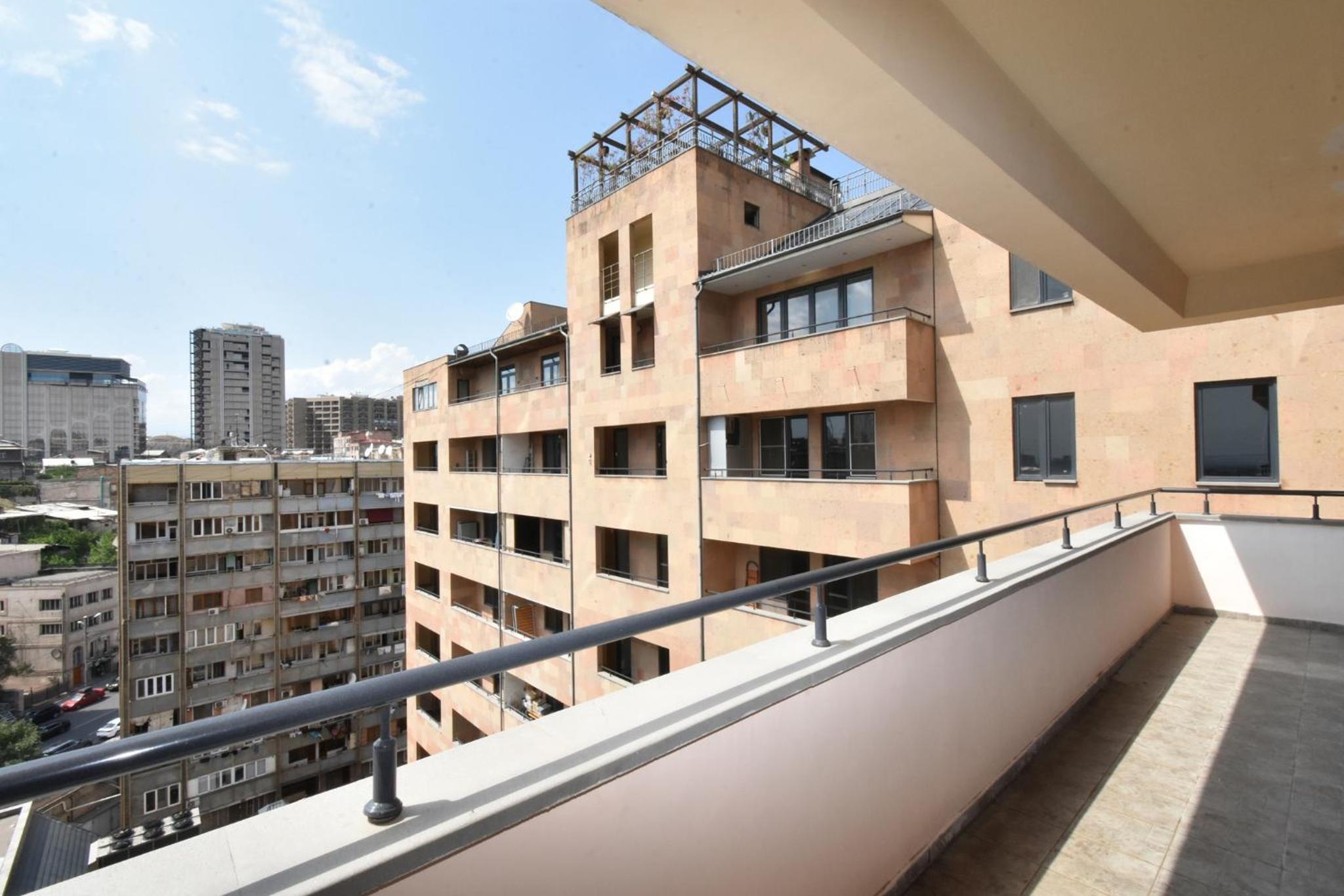 Amiryan street, 3 bedrooms Grand and Sunny apartmet AM2711