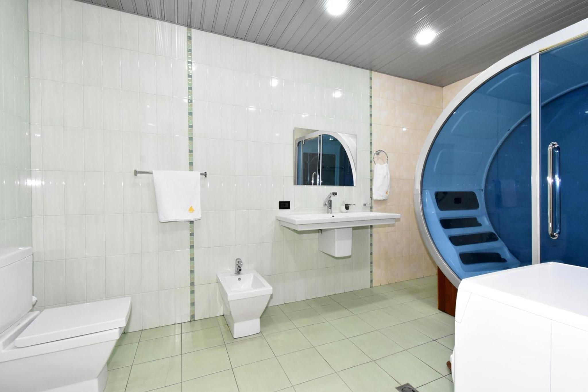 Amiryan street, 3 bedrooms Grand and Sunny apartmet AM2711