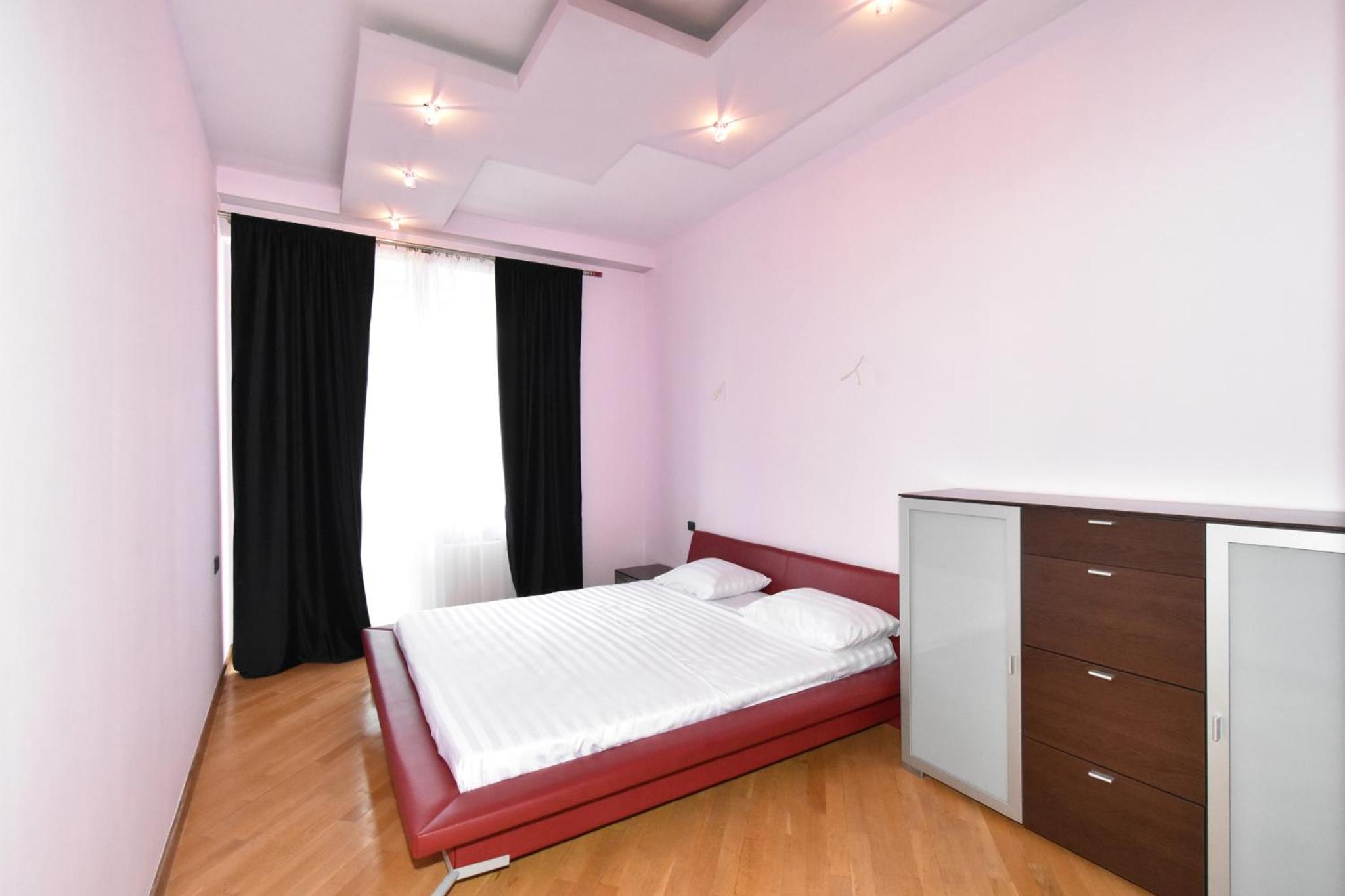 Amiryan street, 3 bedrooms Grand and Sunny apartmet AM2711