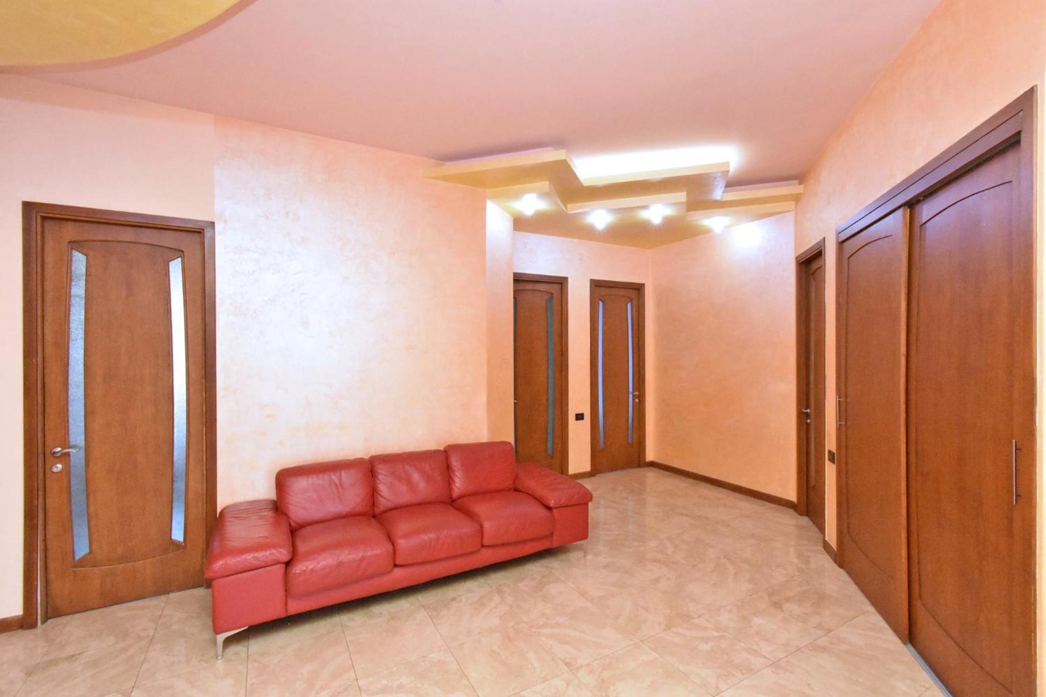 Amiryan street, 3 bedrooms Grand and Sunny apartmet AM2711