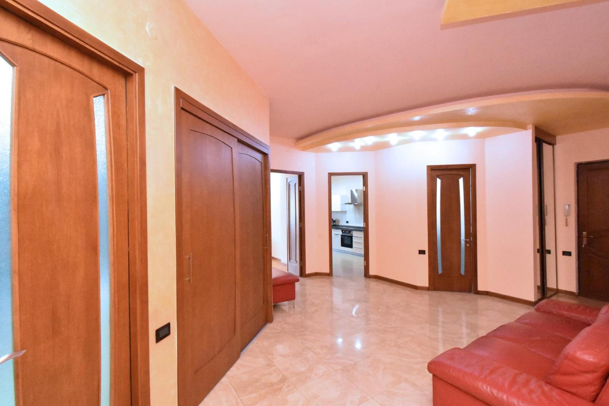 Amiryan street, 3 bedrooms Grand and Sunny apartmet AM2711