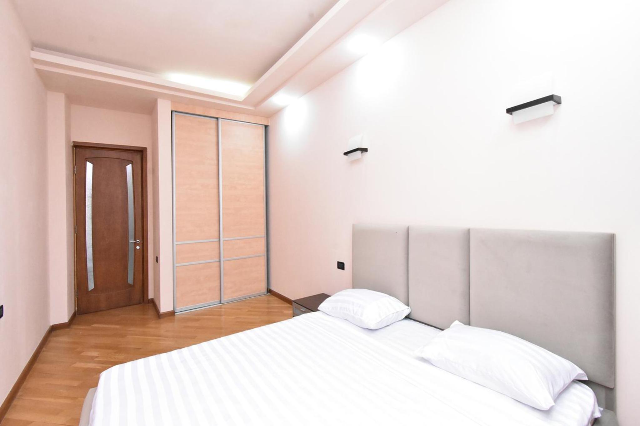 Amiryan street, 3 bedrooms Grand and Sunny apartmet AM2711