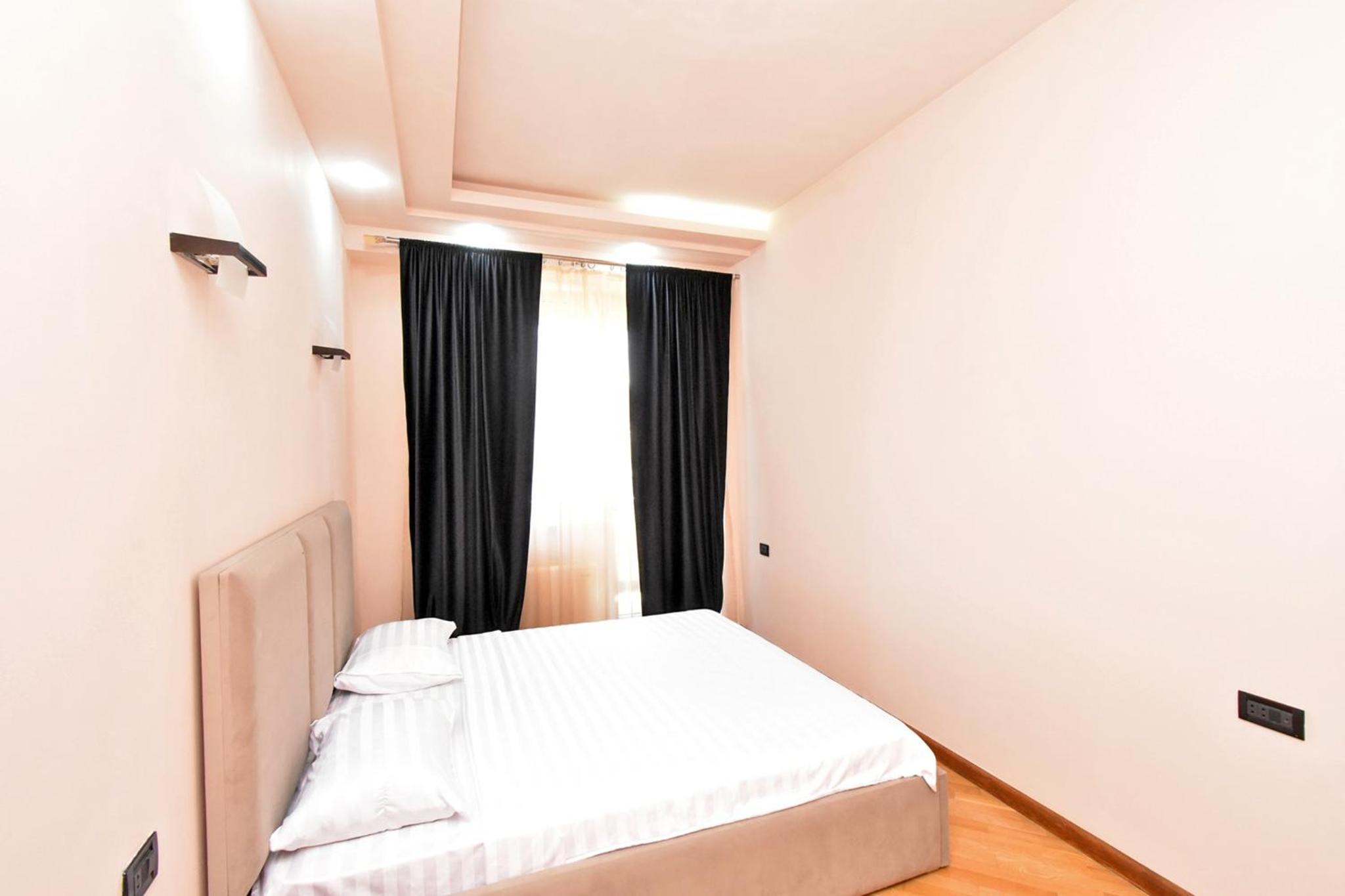 Amiryan street, 3 bedrooms Grand and Sunny apartmet AM2711