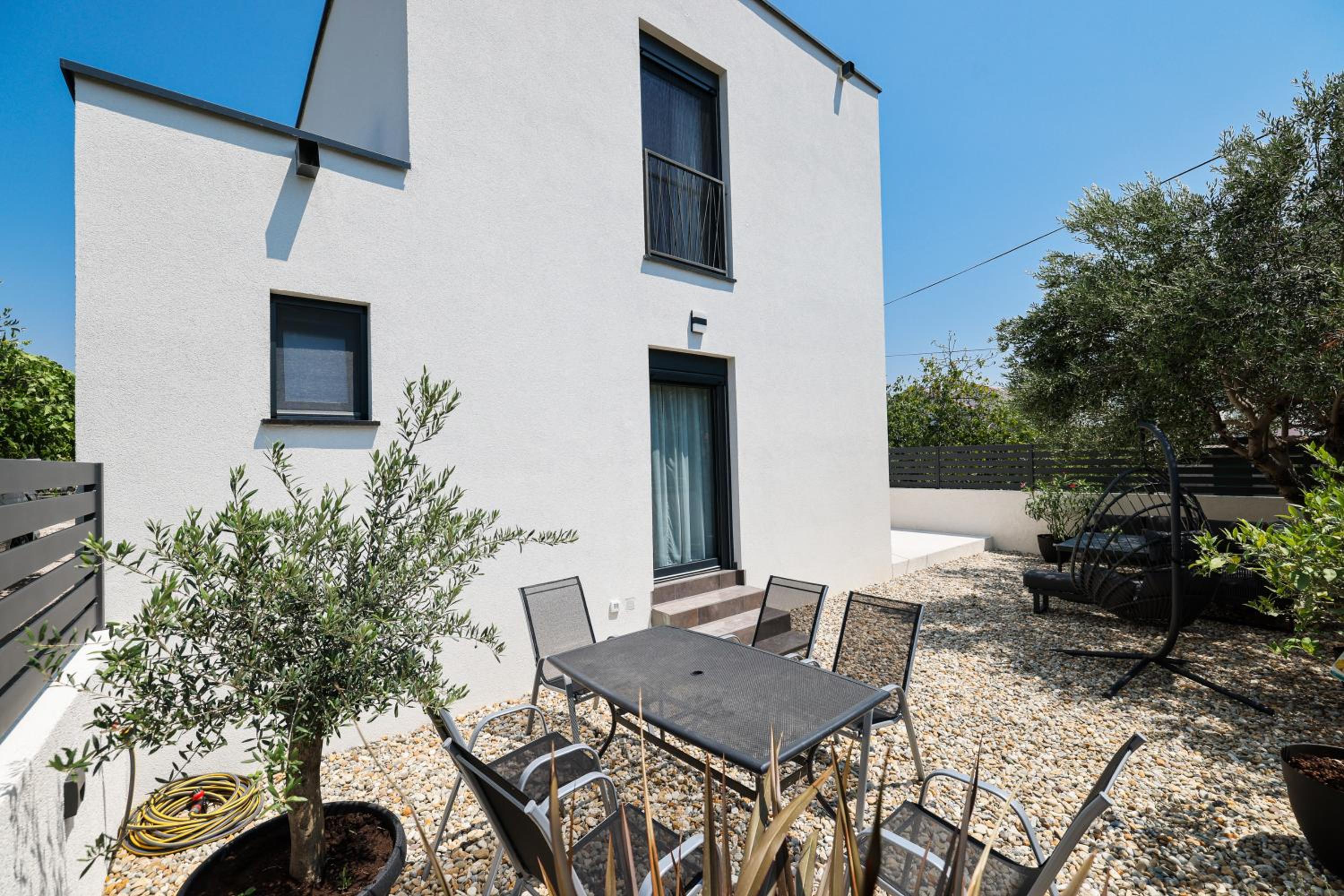 Luma 2 Luxury House on the Beach view 3