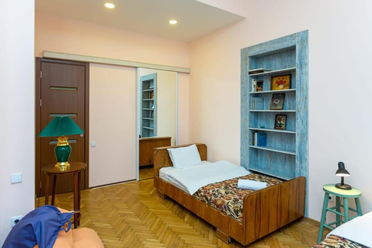 Central Tbilisi Apt with City Views - by Wehost view 5
