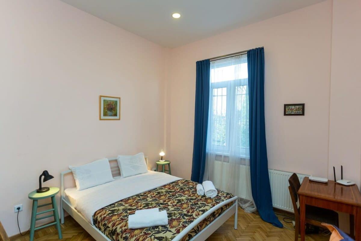 Central Tbilisi Apt with City Views - by Wehost view 4