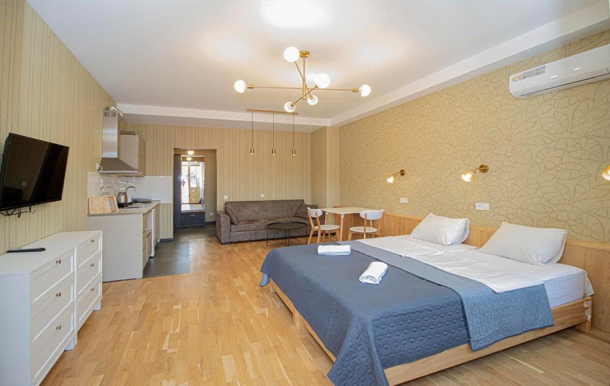 Charming Studio Apt In Tbilisi