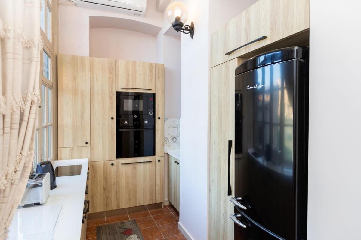 Stylish 2BR apt in the heart of old Tbilisi view 4