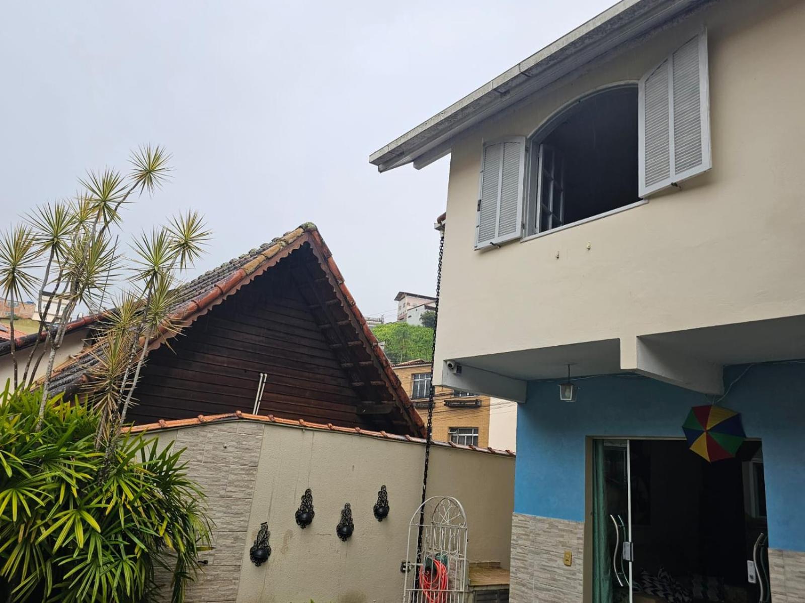 Duplex Inteiro com Piscina , & Churrasqueira