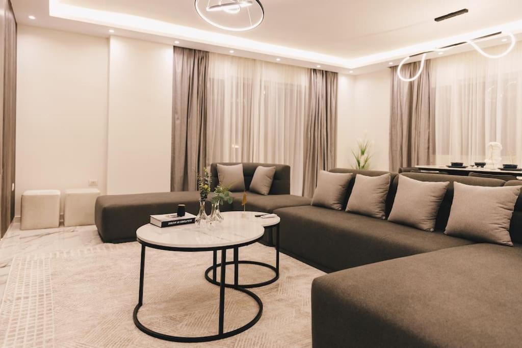 Signature Stays Breezy Modern Apt