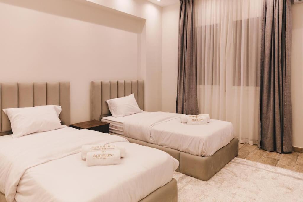 Signature Stays Breezy Modern Apt
