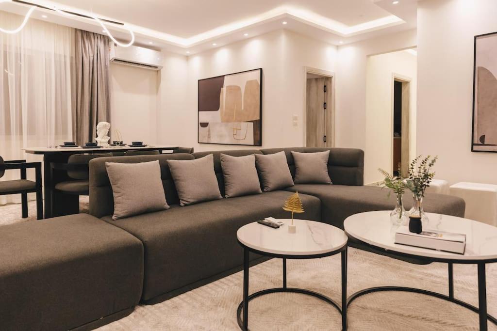 Signature Stays Breezy Modern Apt