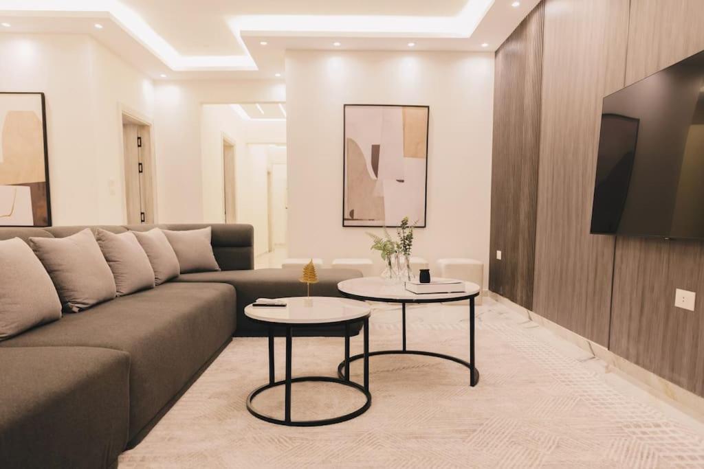 Signature Stays Breezy Modern Apt