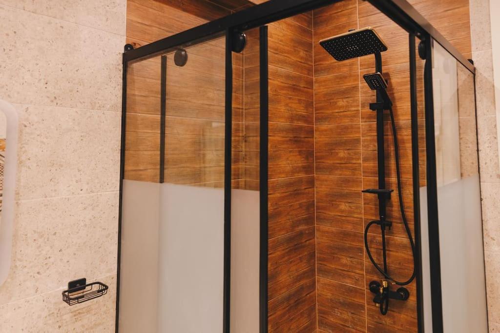 Signature Stays Breezy Modern Apt