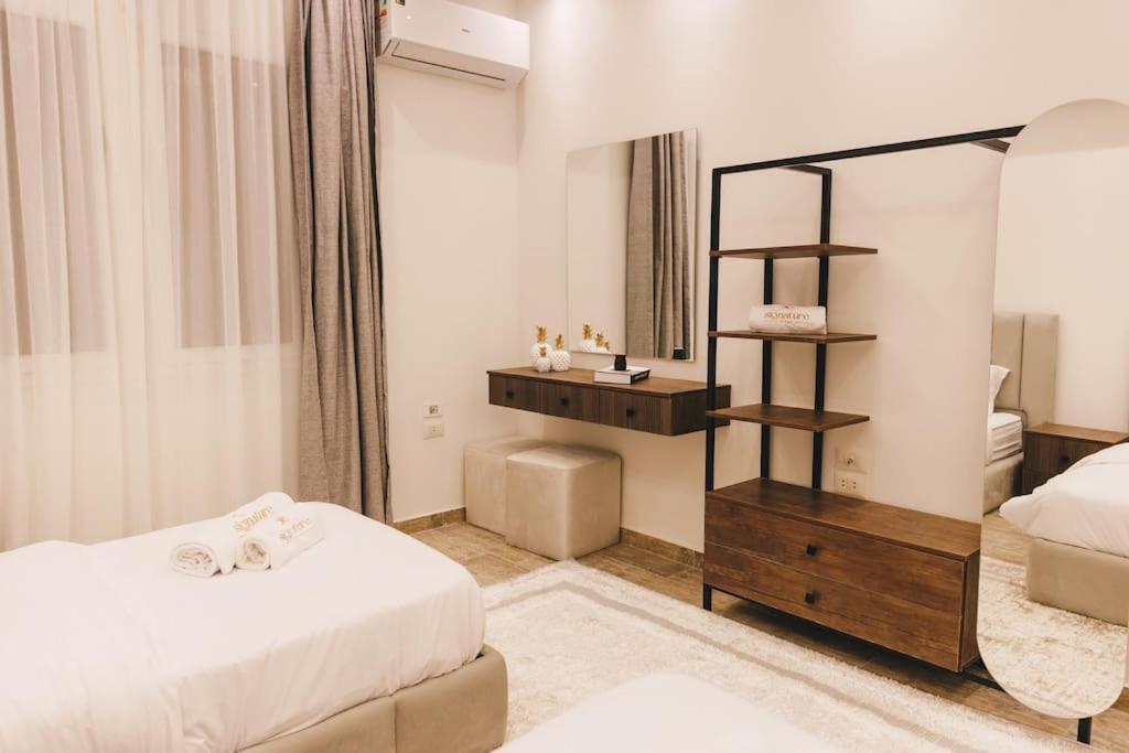 Signature Stays Breezy Modern Apt