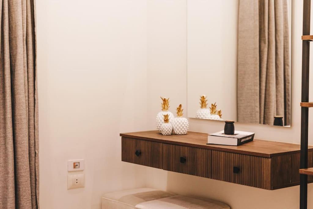Signature Stays Breezy Modern Apt