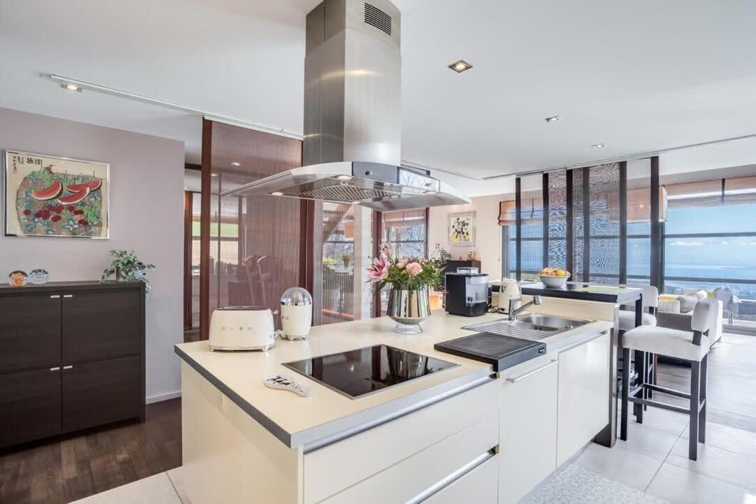 Exquisite 5-Bedroom Villa in Arzier for Families by GuestLee