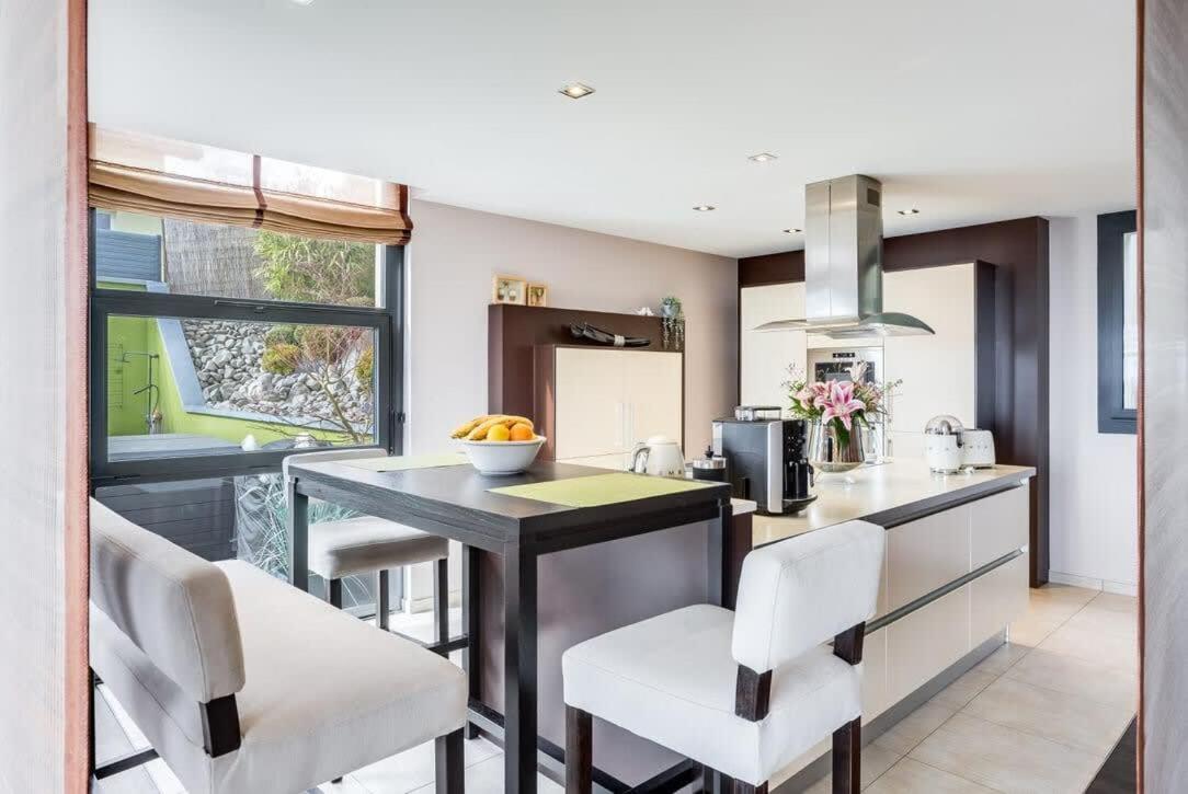 Exquisite 5-Bedroom Villa in Arzier for Families by GuestLee