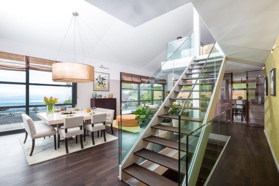 Exquisite 5-Bedroom Villa in Arzier for Families by GuestLee