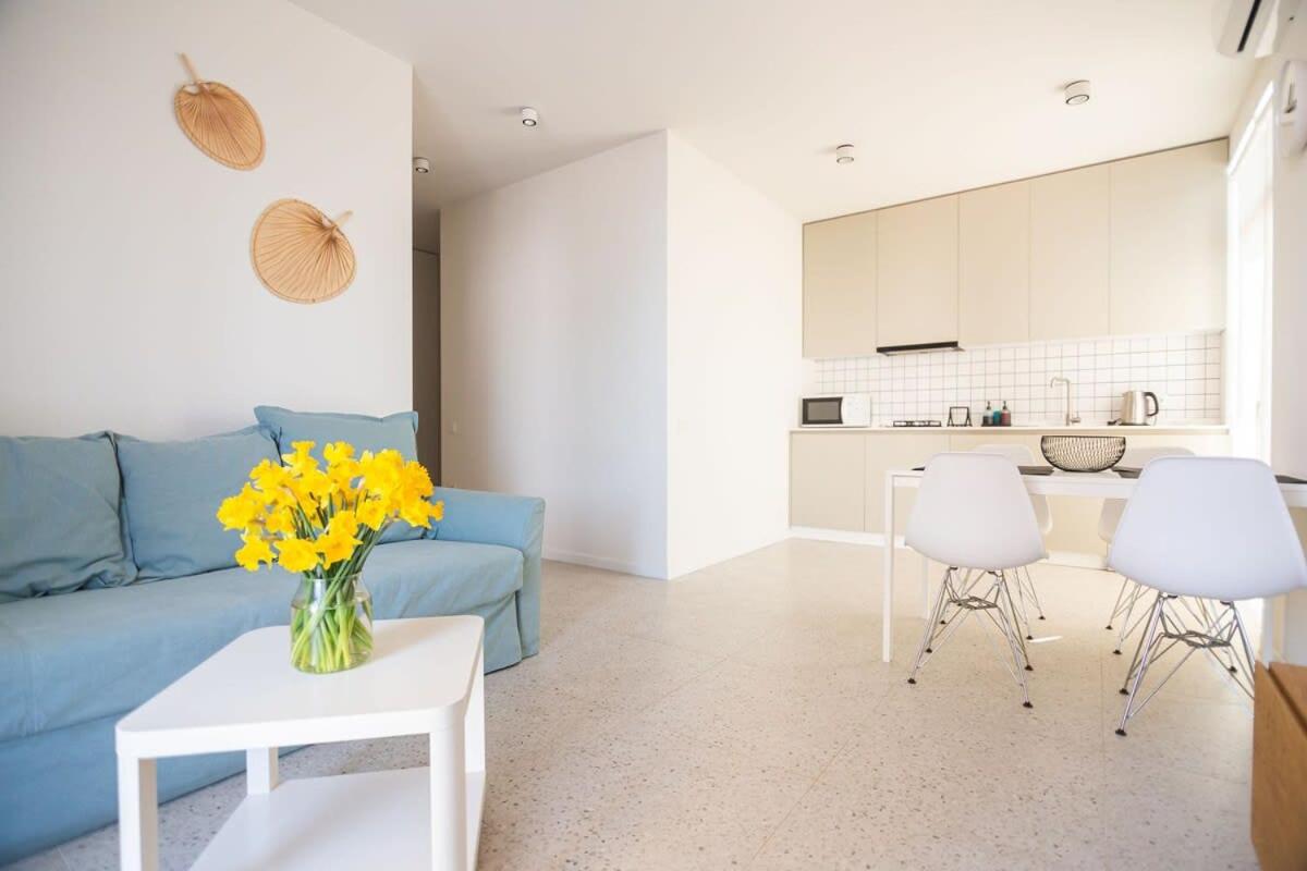Cozy 1BR Apt Old Batumi view 3