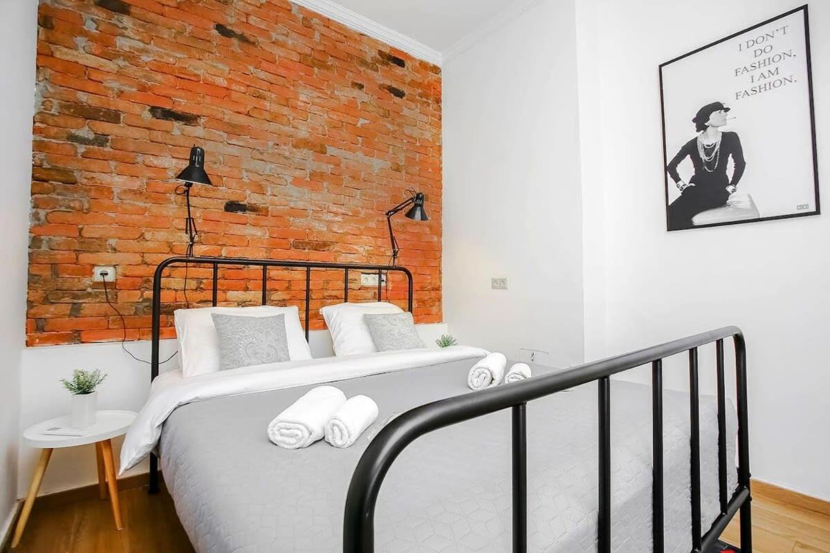 Wehost Loft next to the Freedom Square view 2