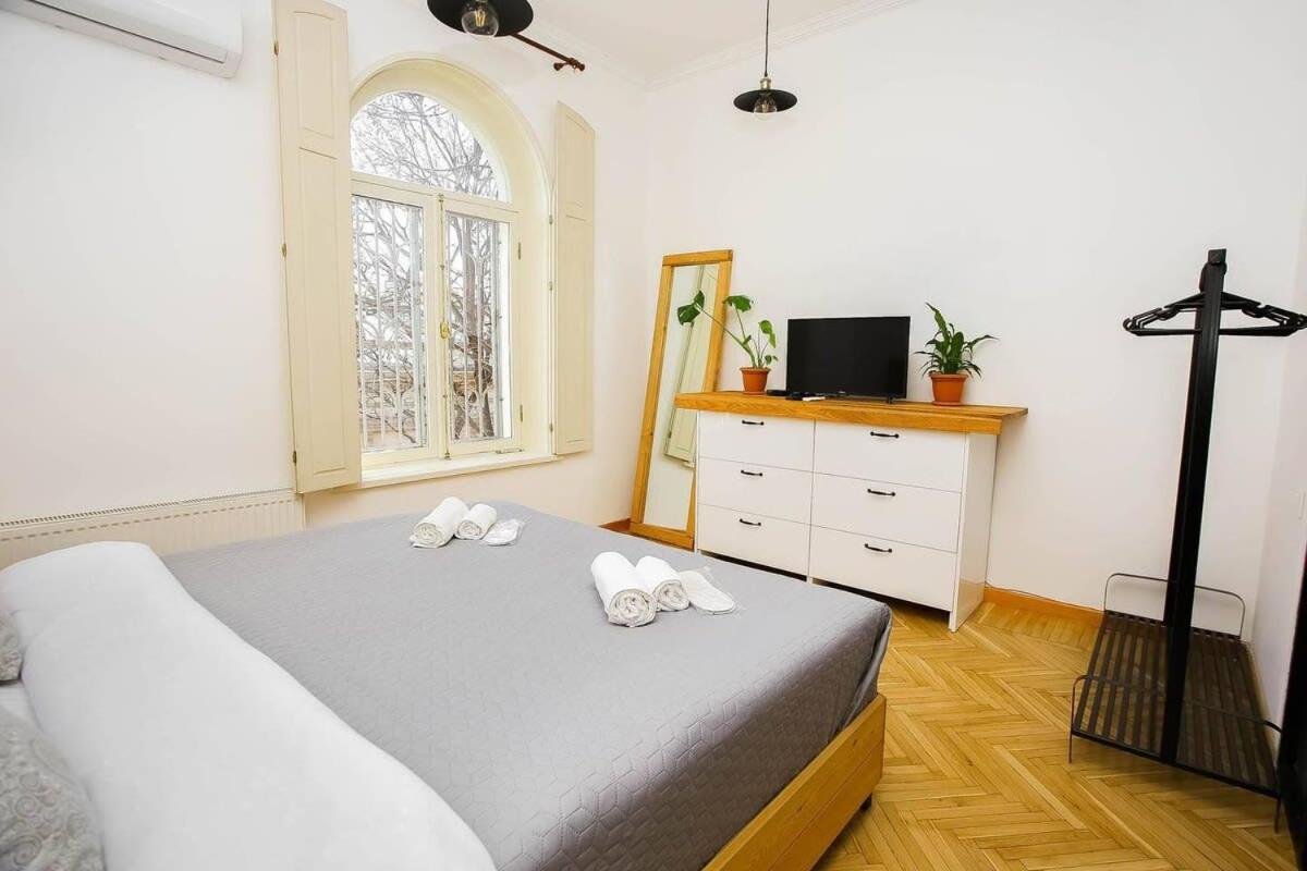 Wehost Loft next to the Freedom Square view 4