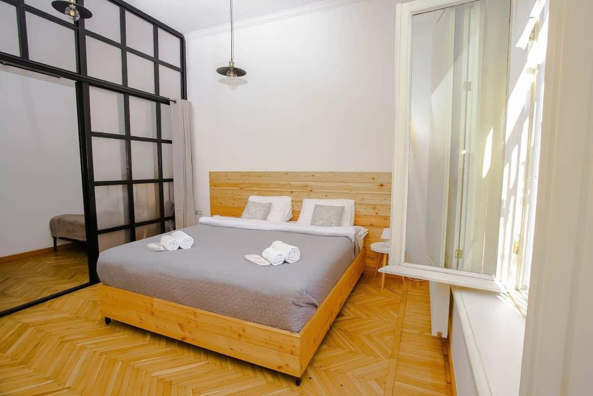 Wehost Loft next to the Freedom Square view 5