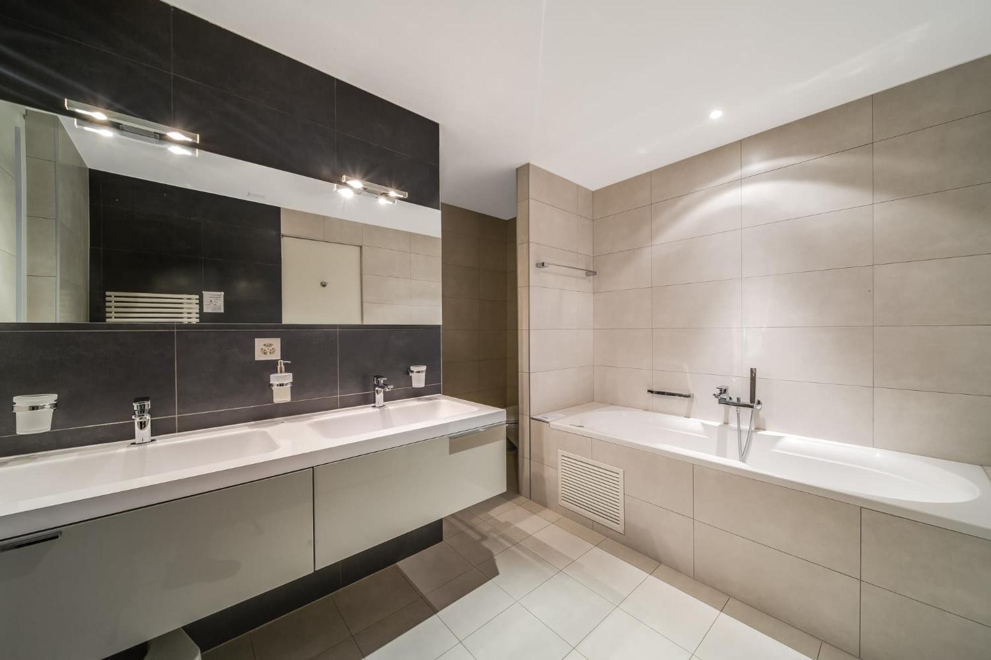 Luxury Apartment in Montreux with Panoramic Views by GuestLee