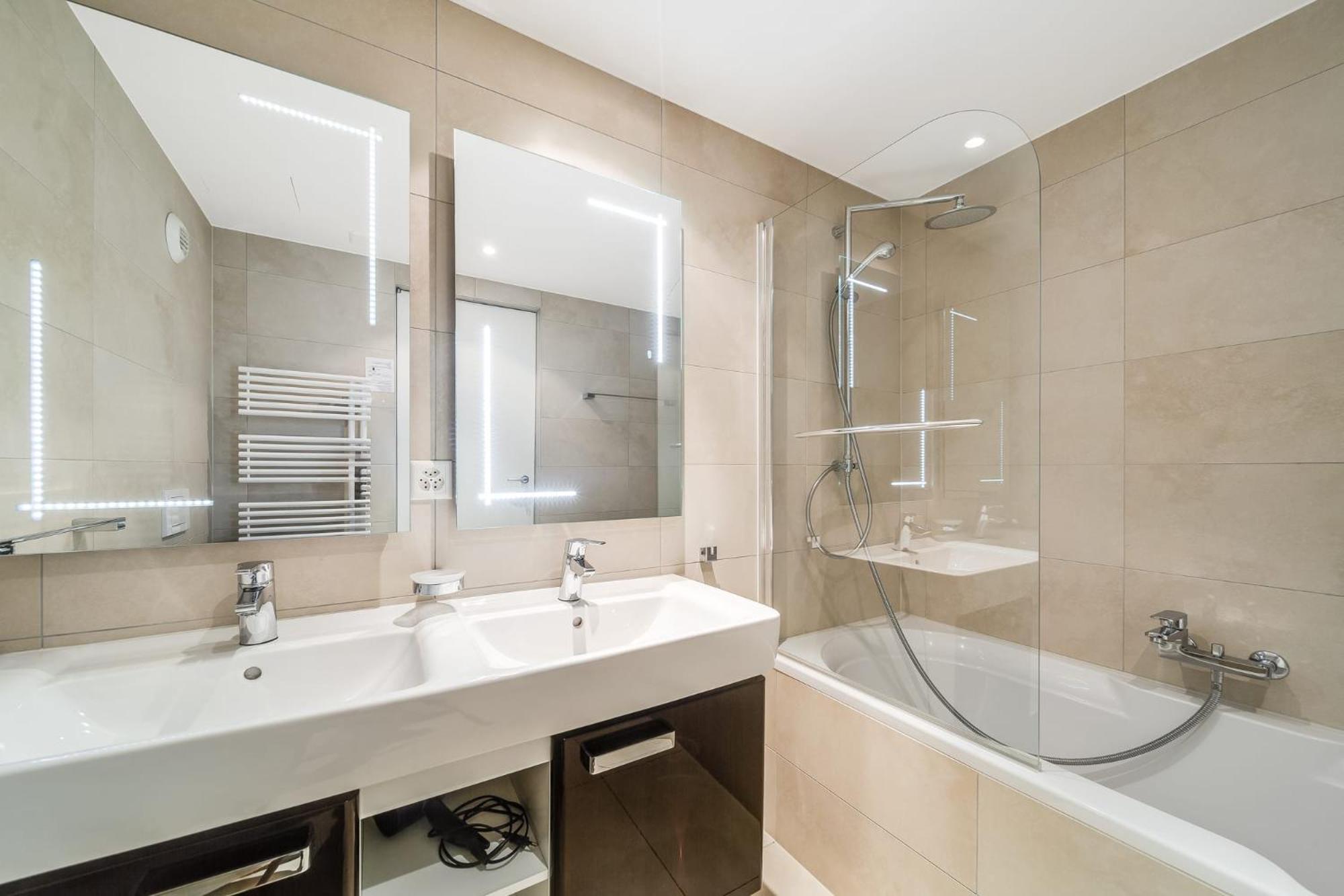 Luxury Apartment in Montreux with Panoramic Views by GuestLee