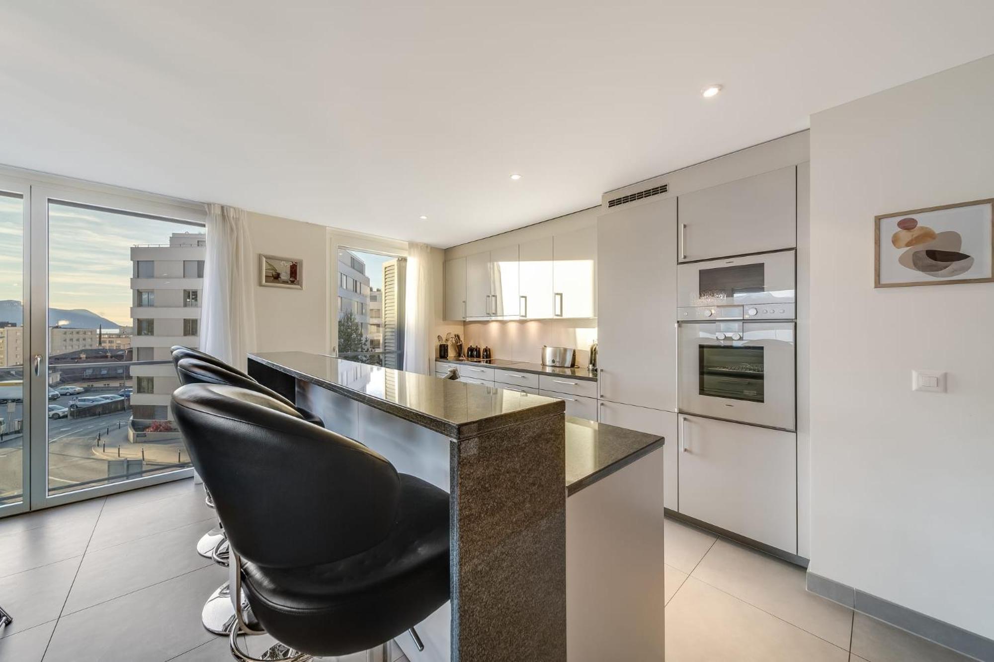 Luxury Apartment in Montreux with Panoramic Views by GuestLee