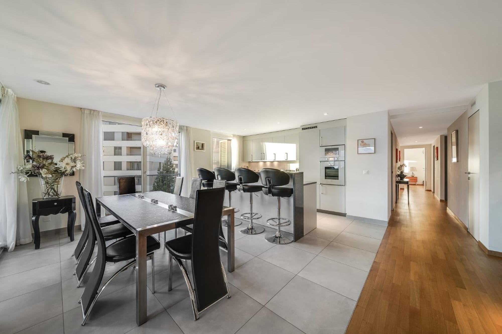 Luxury Apartment in Montreux with Panoramic Views by GuestLee