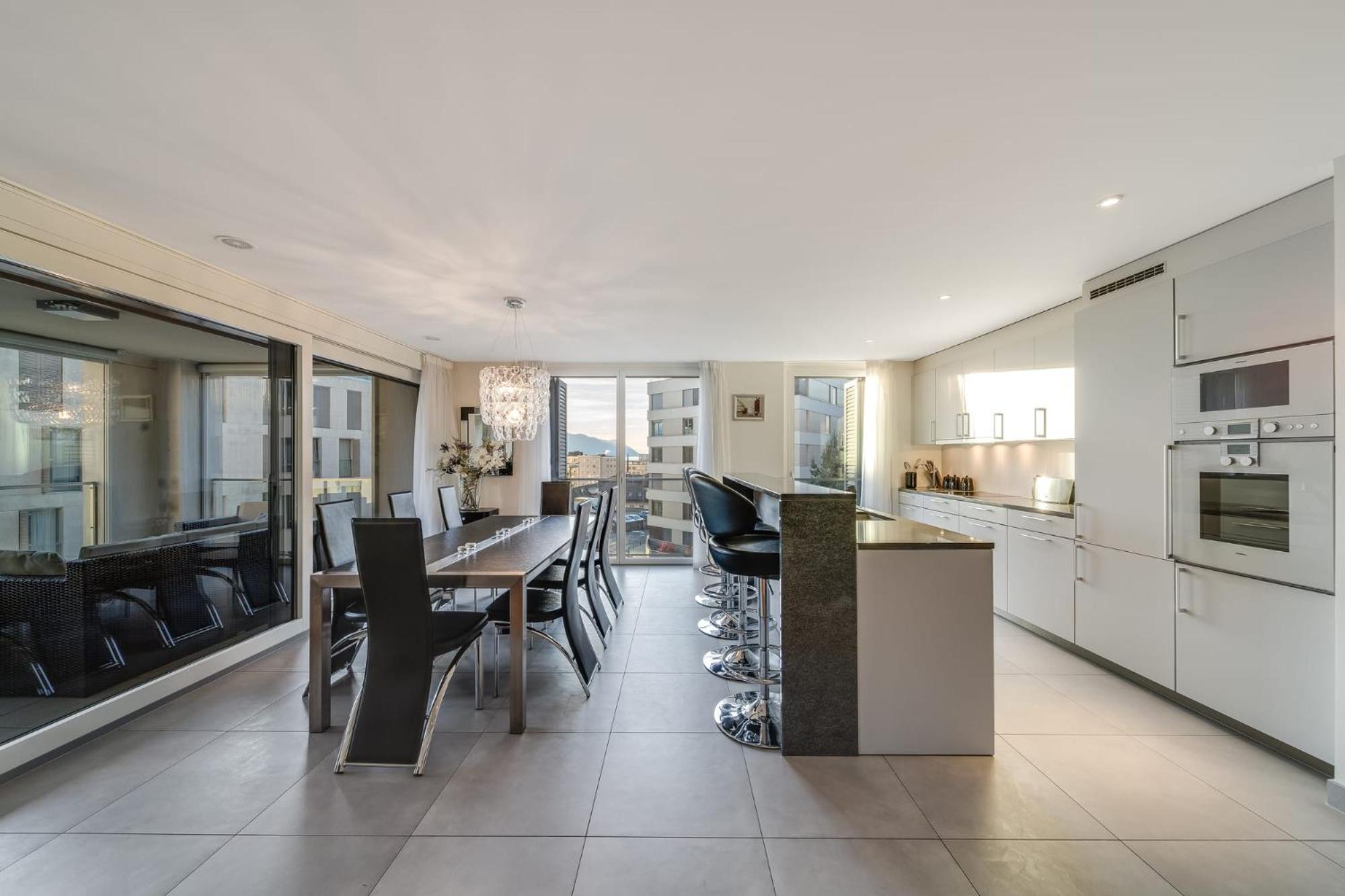Luxury Apartment in Montreux with Panoramic Views by GuestLee