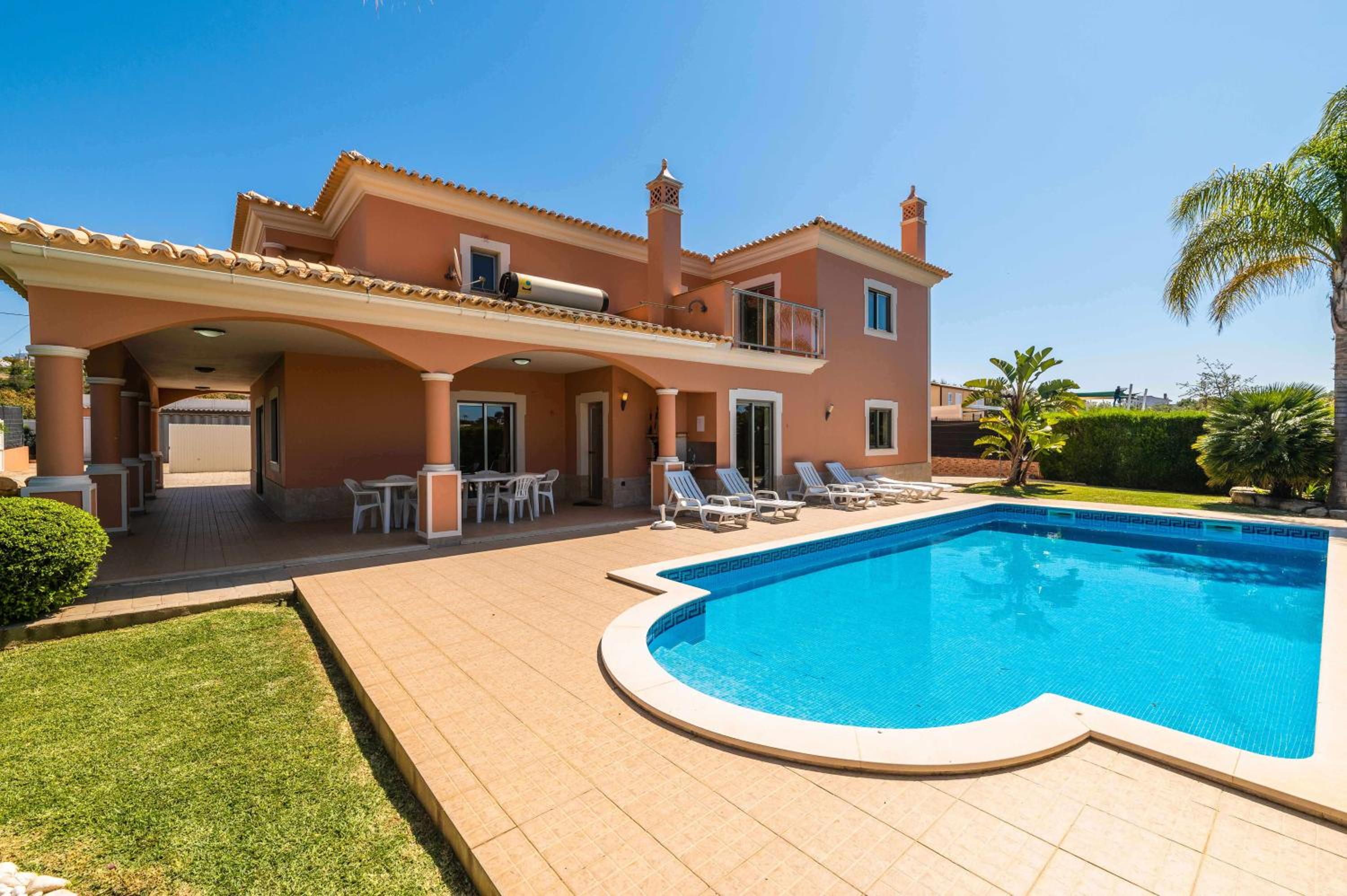 Villa Hunês view 2