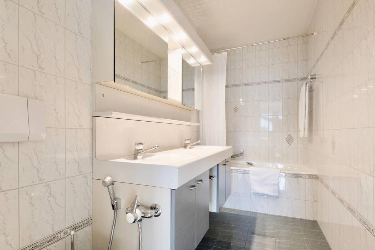 Alpine Stunning Apartment in Montreux by GuestLee