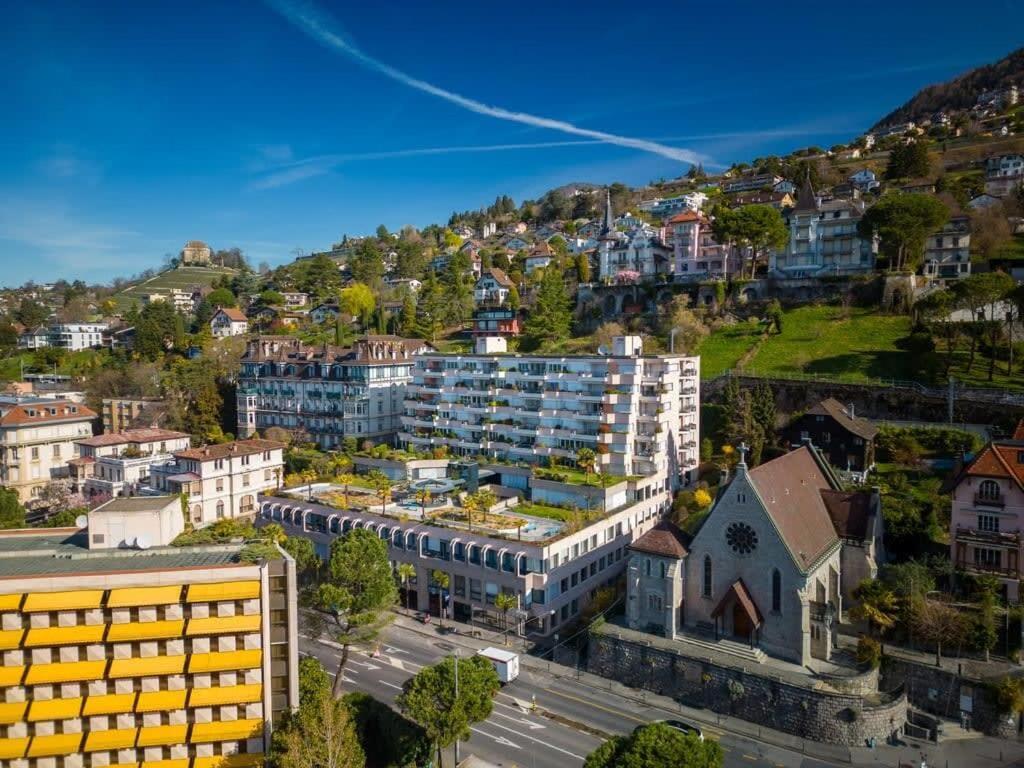 Alpine Stunning Apartment in Montreux by GuestLee