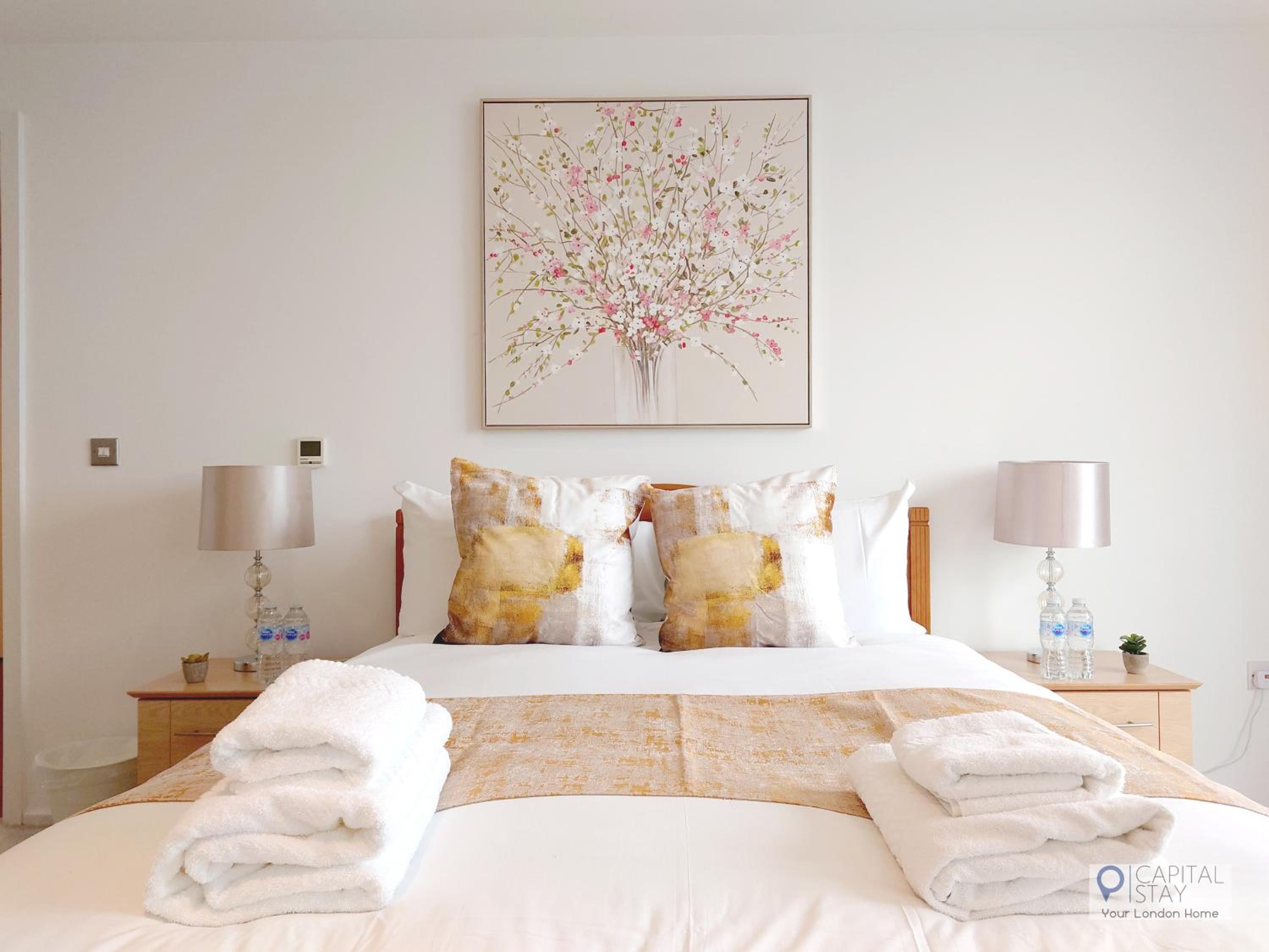 Fully Serviced Two Bed Apartment with River View view 2
