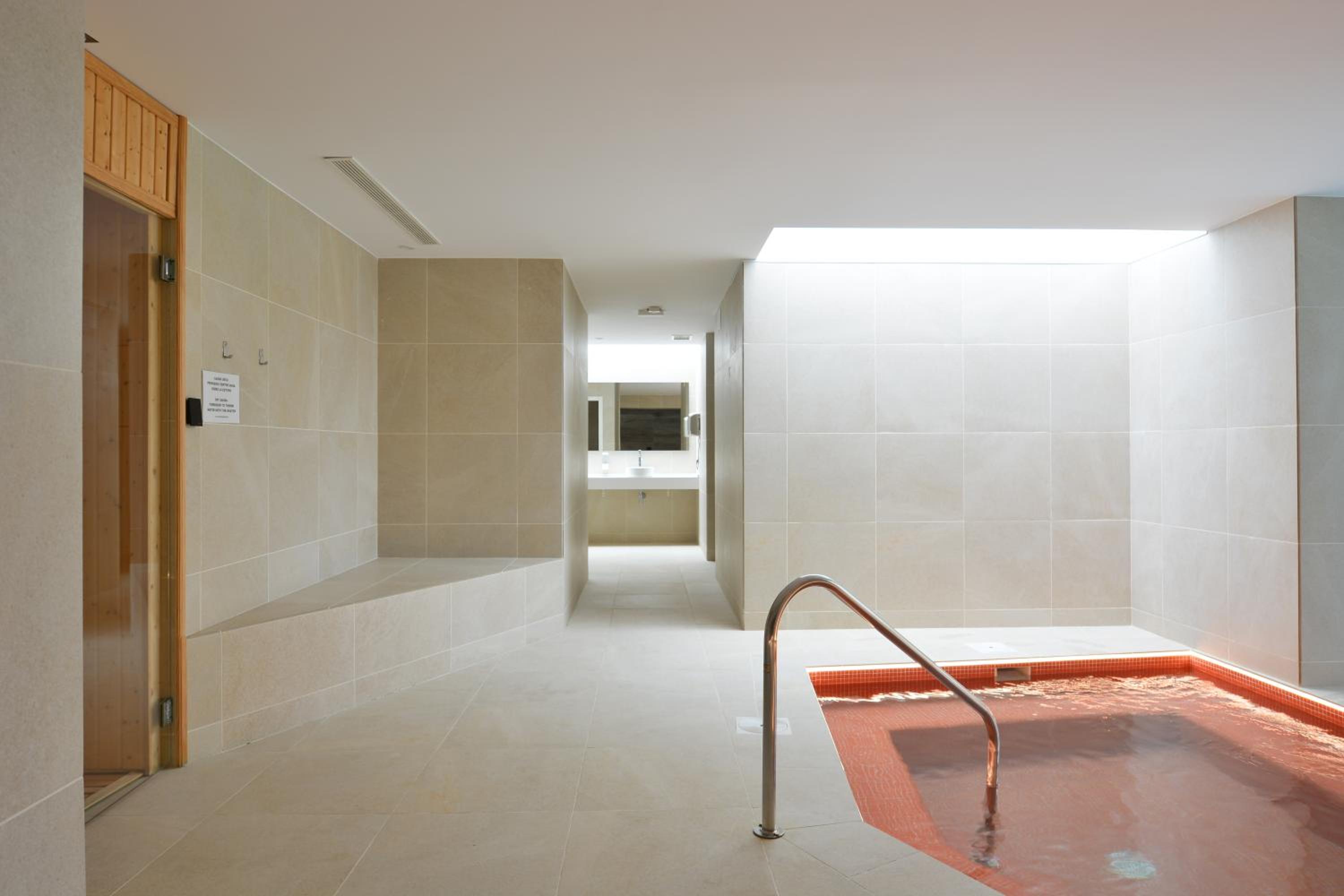 Allonbay Mediterranean Apartments by NRAS