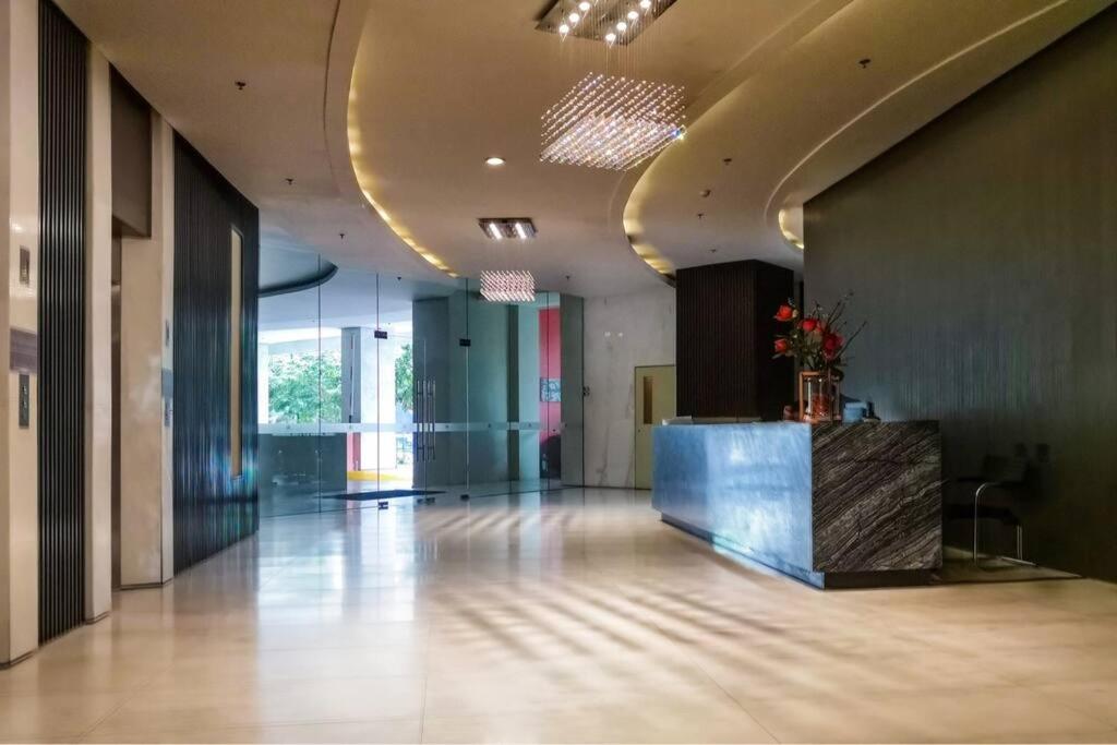 JV Maximum Dwelling Experience in Central BGC view 4