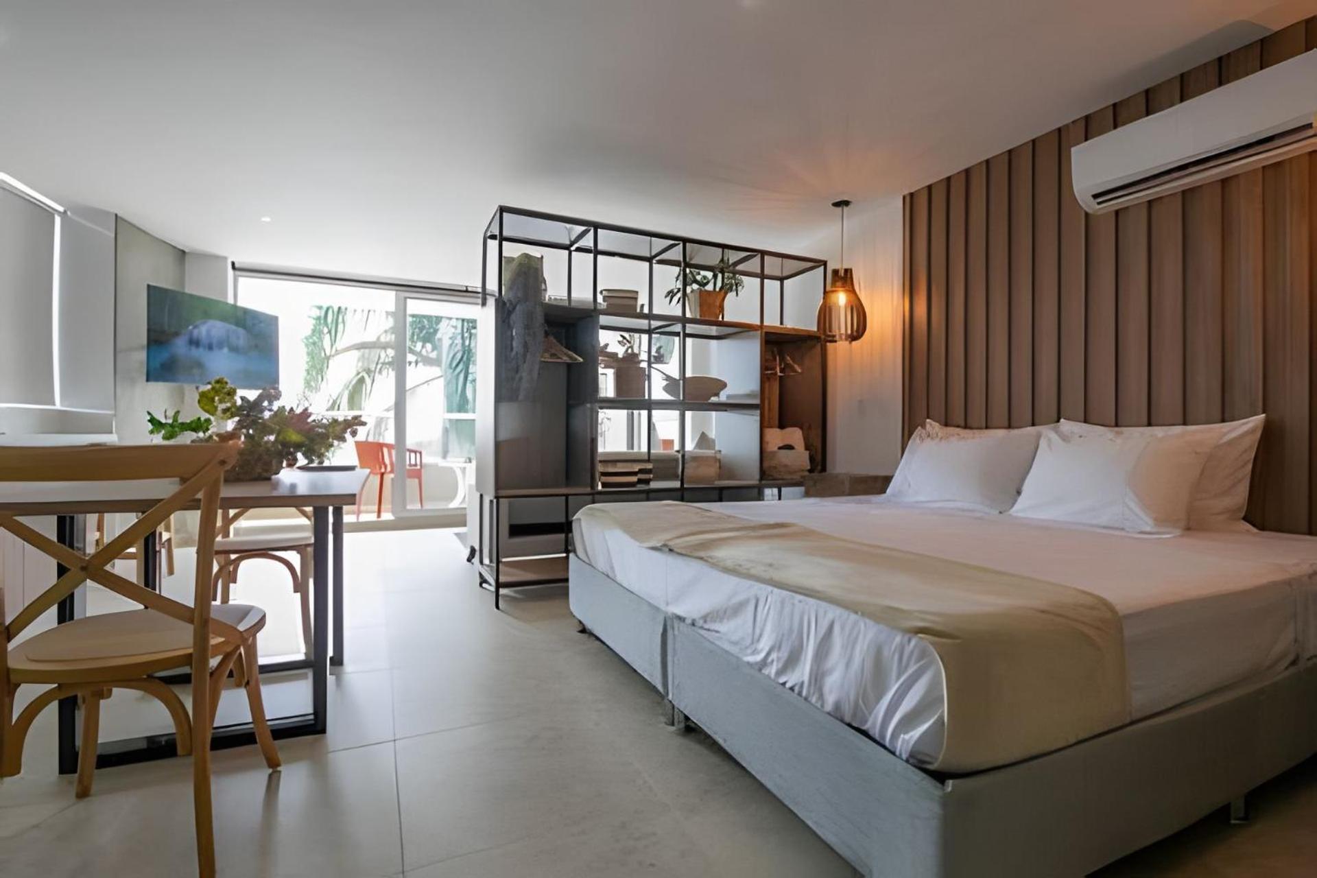 Laurdhomes Laguito Loft Hot Ware 1Bath, lake view