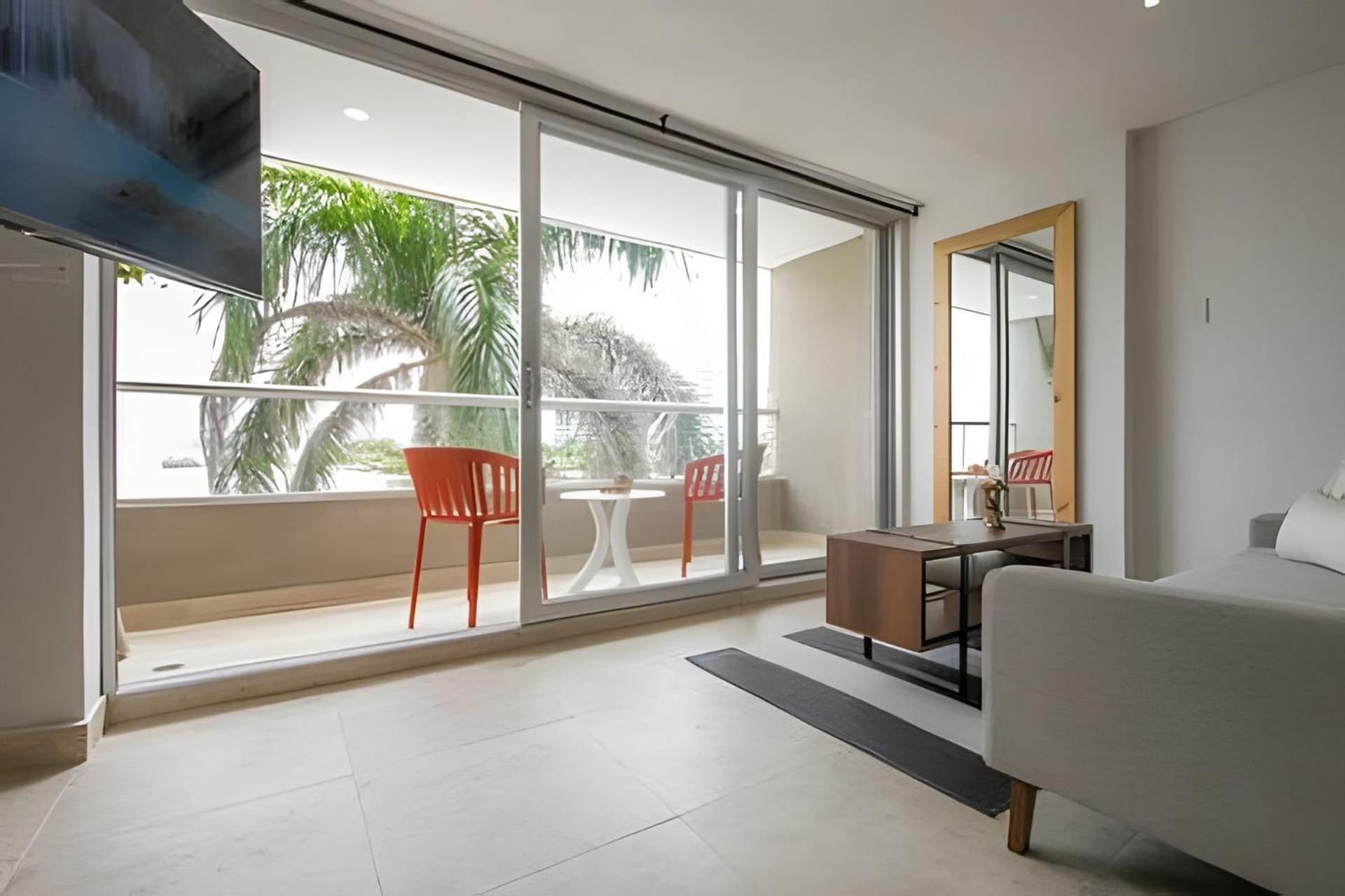 Laurdhomes Laguito Loft Hot Ware 1Bath, lake view