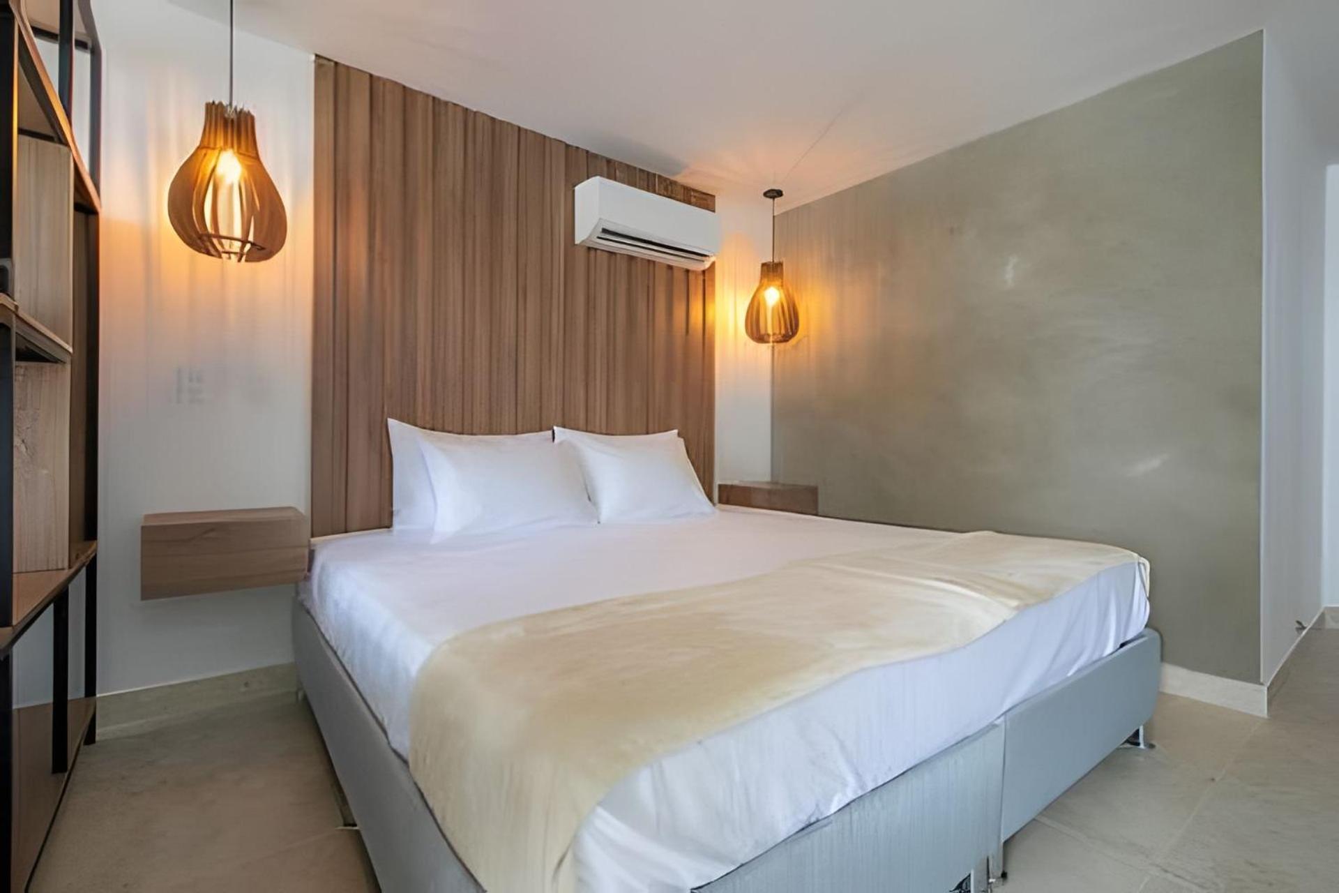 Laurdhomes Laguito Loft Hot Ware 1Bath, lake view