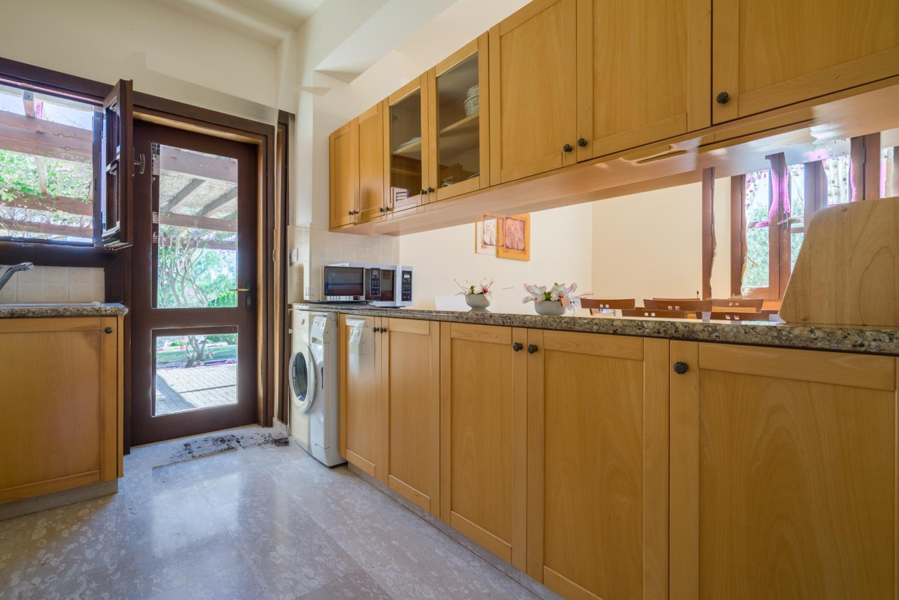 3 bedroom Villa Anarita with private pool, Aphrodite Hills Resort