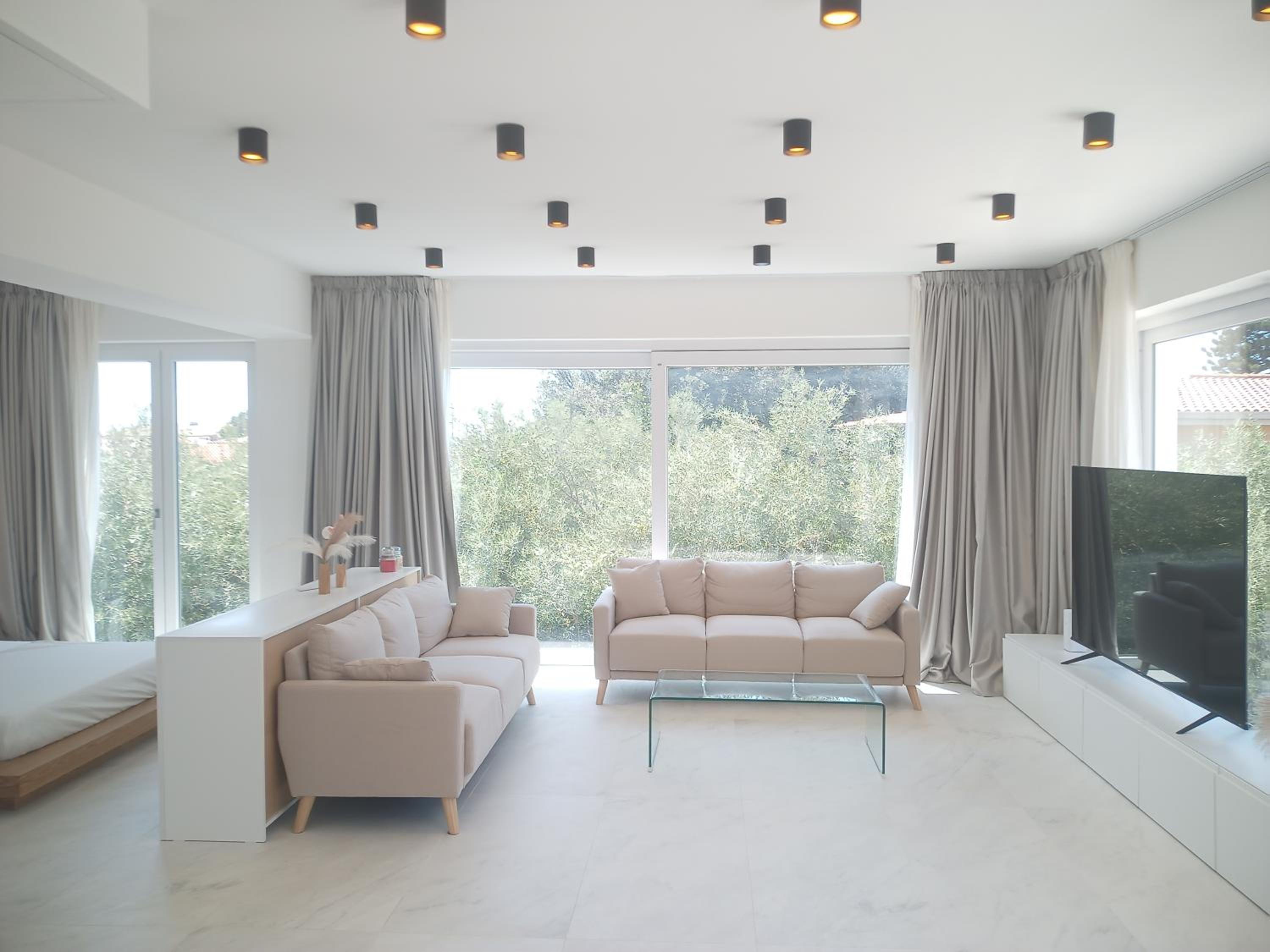 Hotel Smart Luxury Suites & Apartments - Image 1