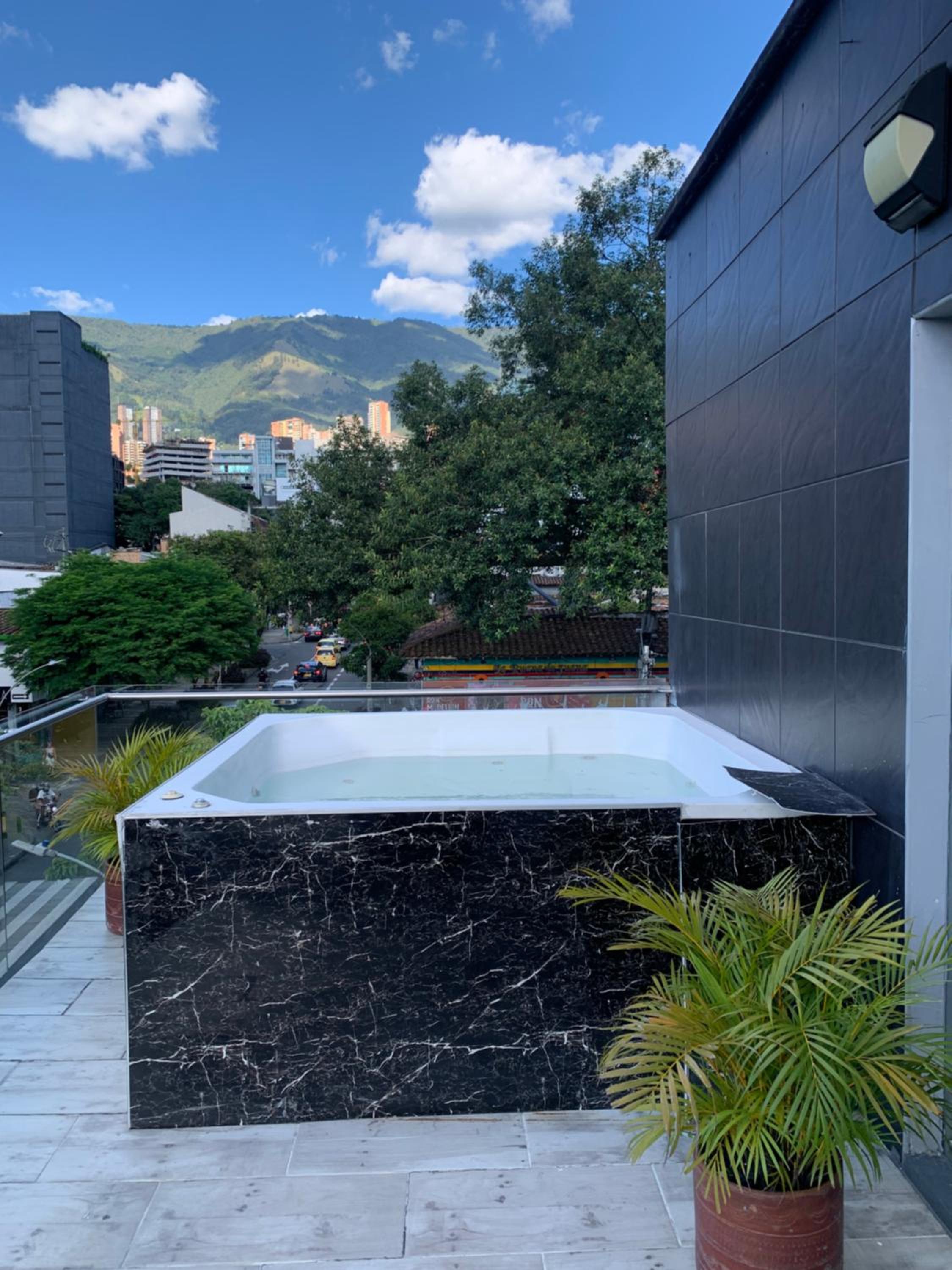 Skylofts Luxor 3BD W Jacuzzi, PooL and Rooftop Lleras