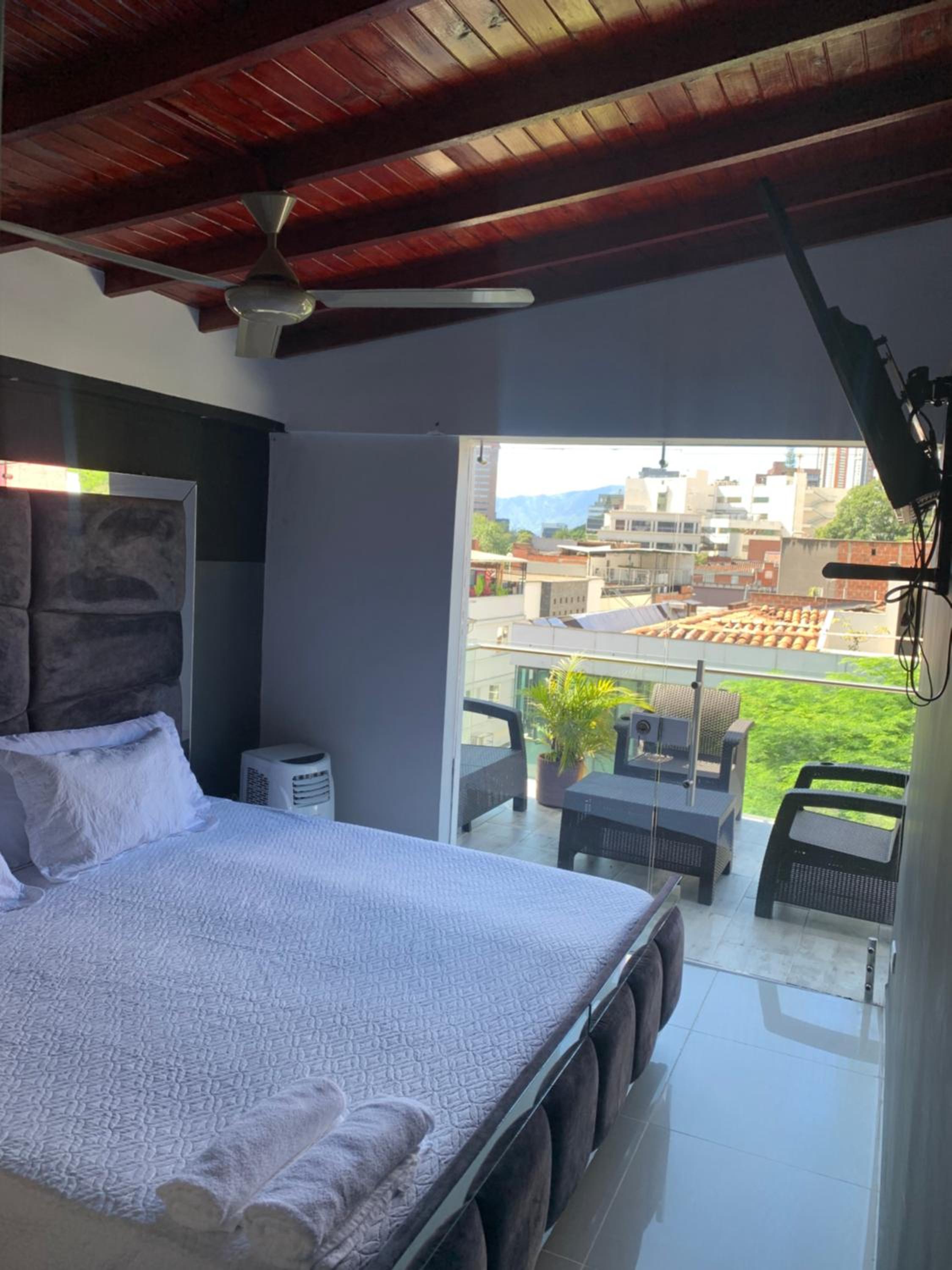 Skylofts Luxor 3BD W Jacuzzi, PooL and Rooftop Lleras